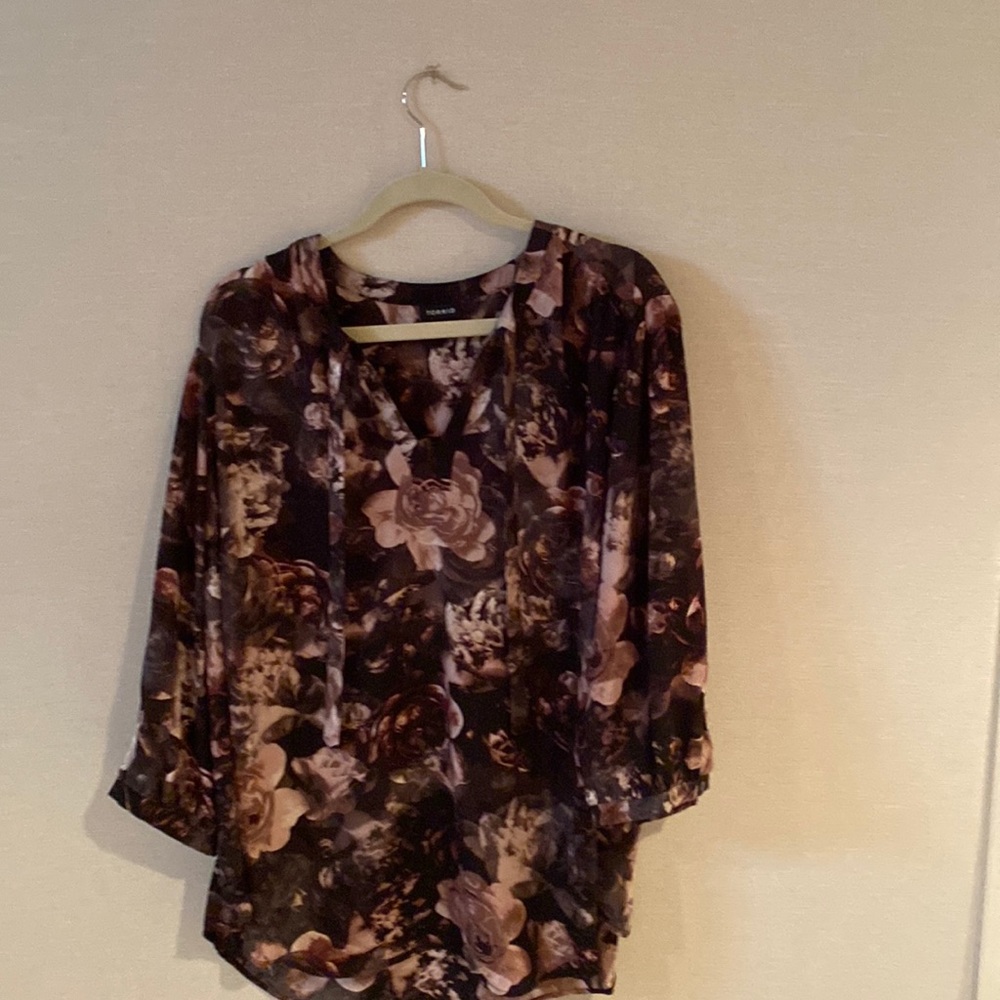 Torrid size 3 (22/24) shirt